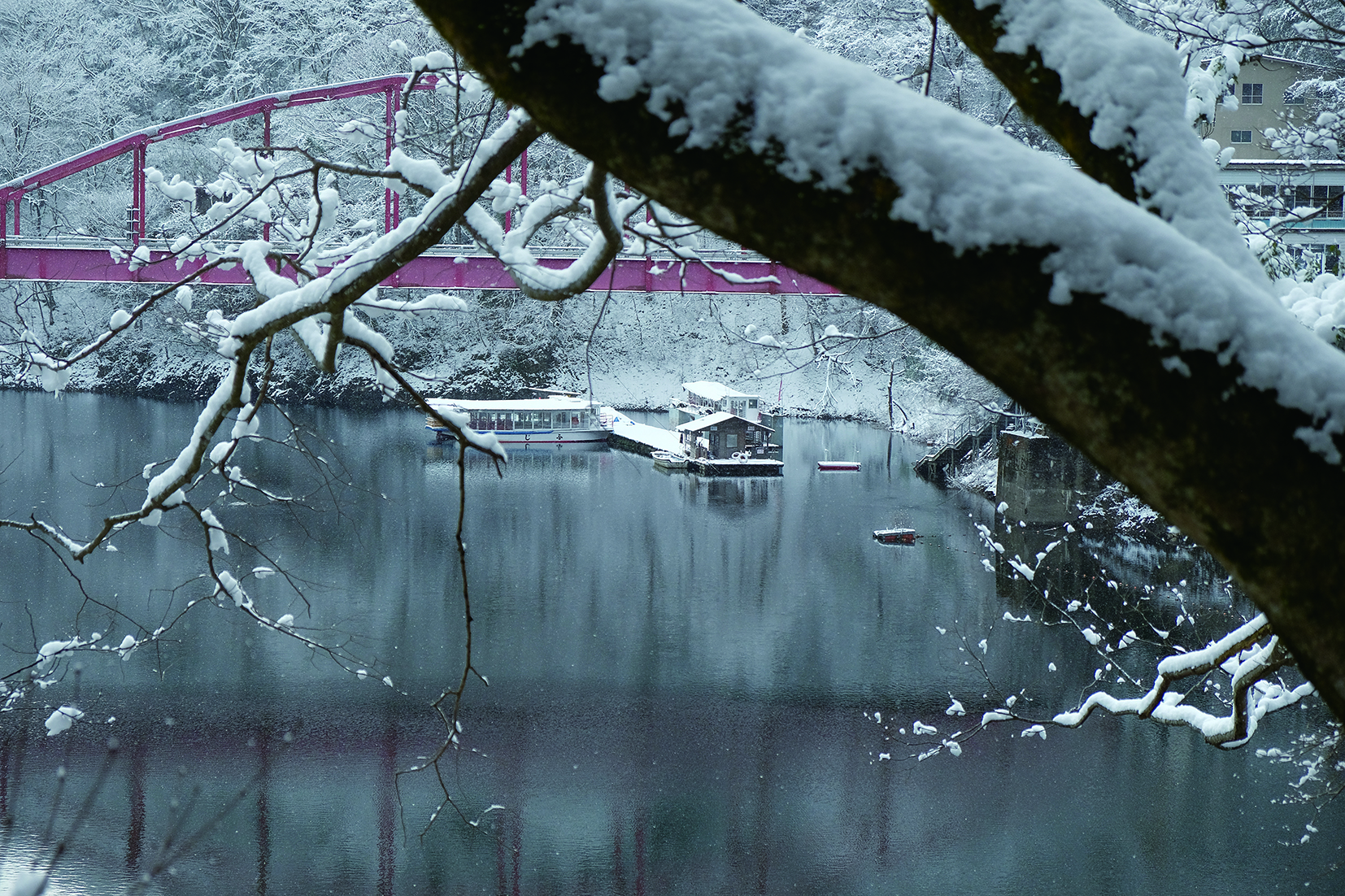 雪景色の神龍湖